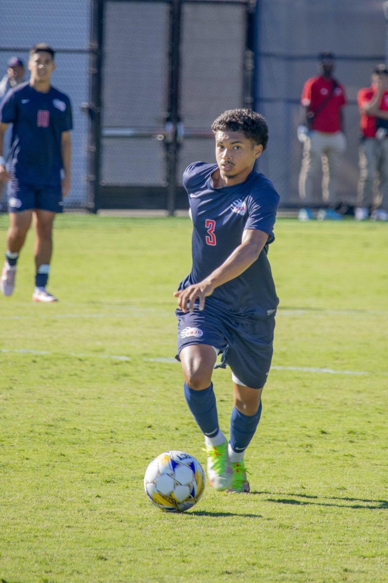 Defender Raffino Landford looks for the right pass as he progresses the ball forward against Cañada at home on Tuesday, September 10, 2024.