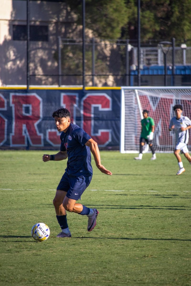 Forward Luiz Pamataz takes possesion of the ball against Cañada at home on Tuesday, September 10, 2024.