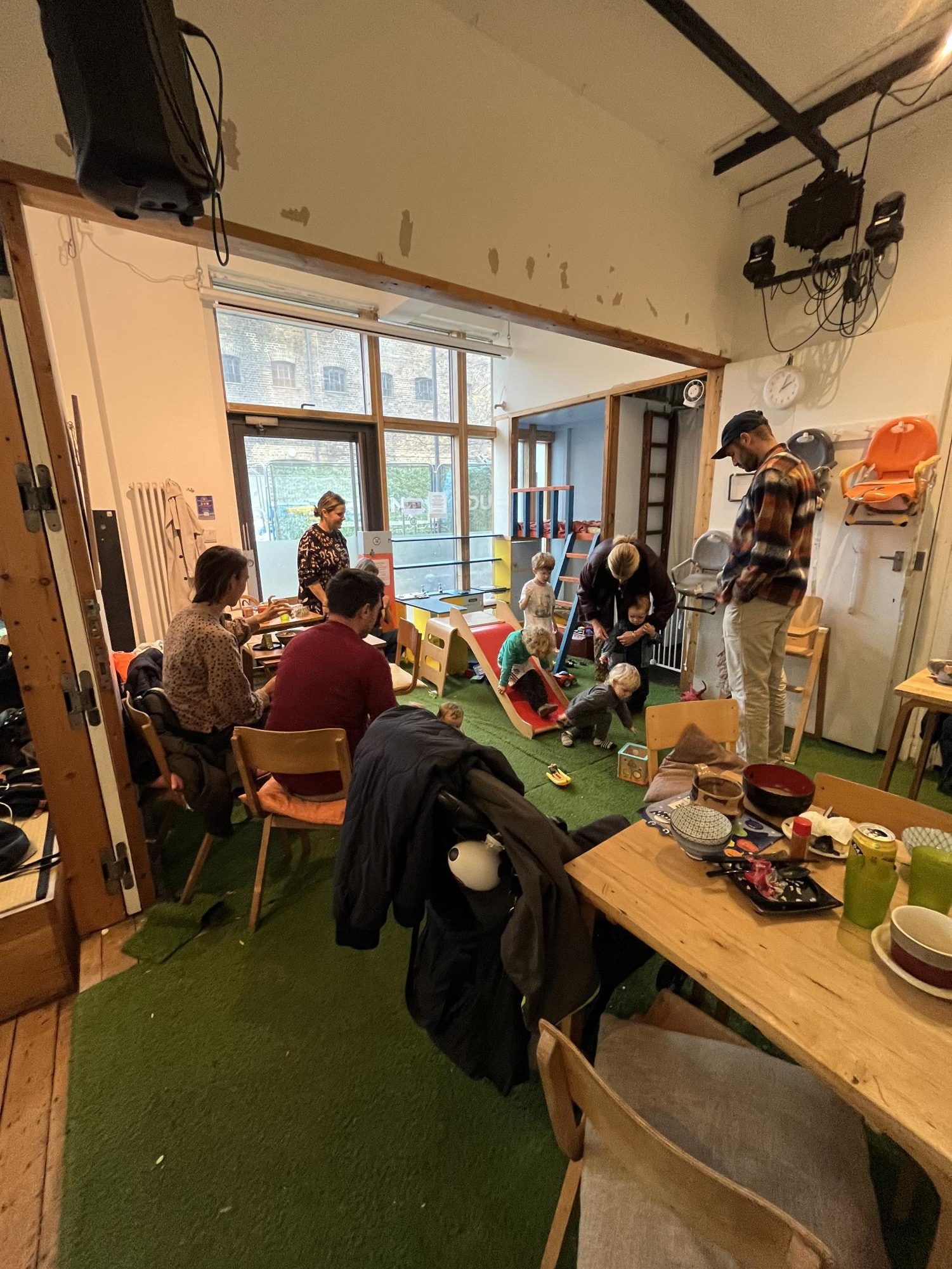 Toconoco's play den pulses with creativity and imagination, filling the space with spirited energy. The London-based cafe in Hackney is a safe haven for families to enjoy a nourishing meal.